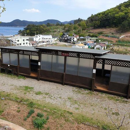 Tongyeong Yehyang Pension Екстериор снимка