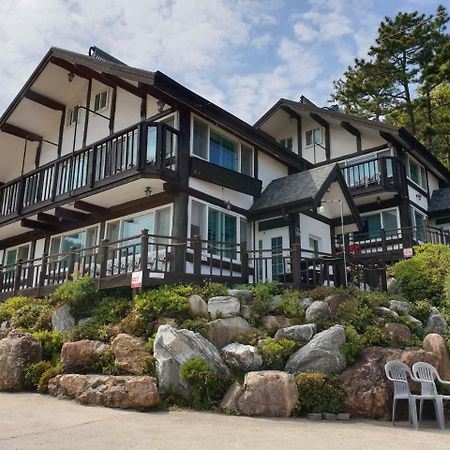 Tongyeong Yehyang Pension Екстериор снимка