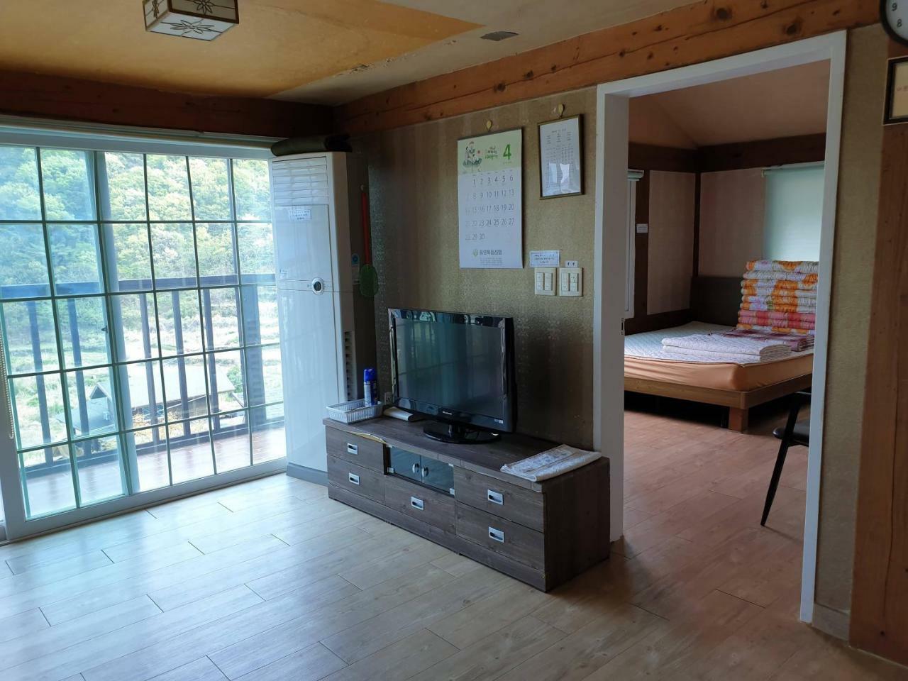 Tongyeong Yehyang Pension Екстериор снимка