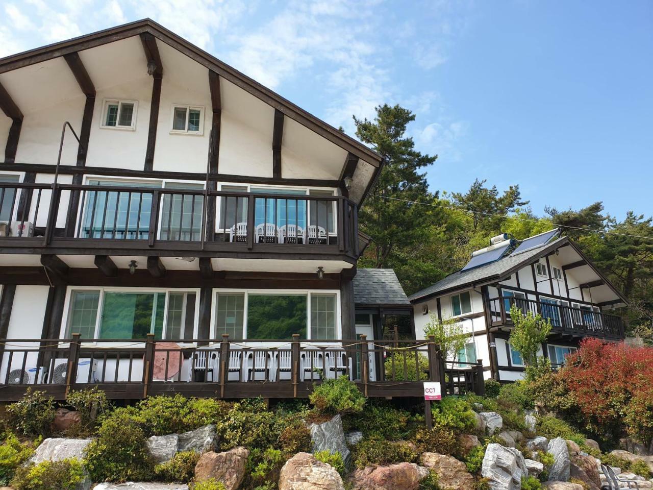 Tongyeong Yehyang Pension Екстериор снимка